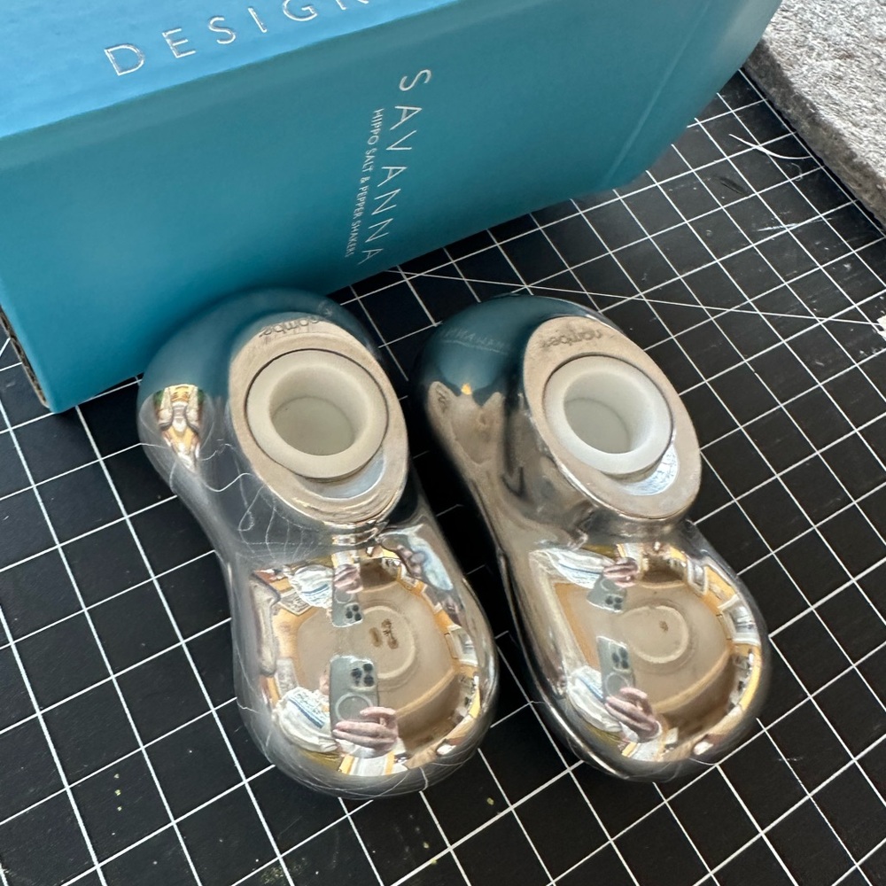 Nambé Silver Hippo Salt and Pepper Shakers - Picture 5 of 5